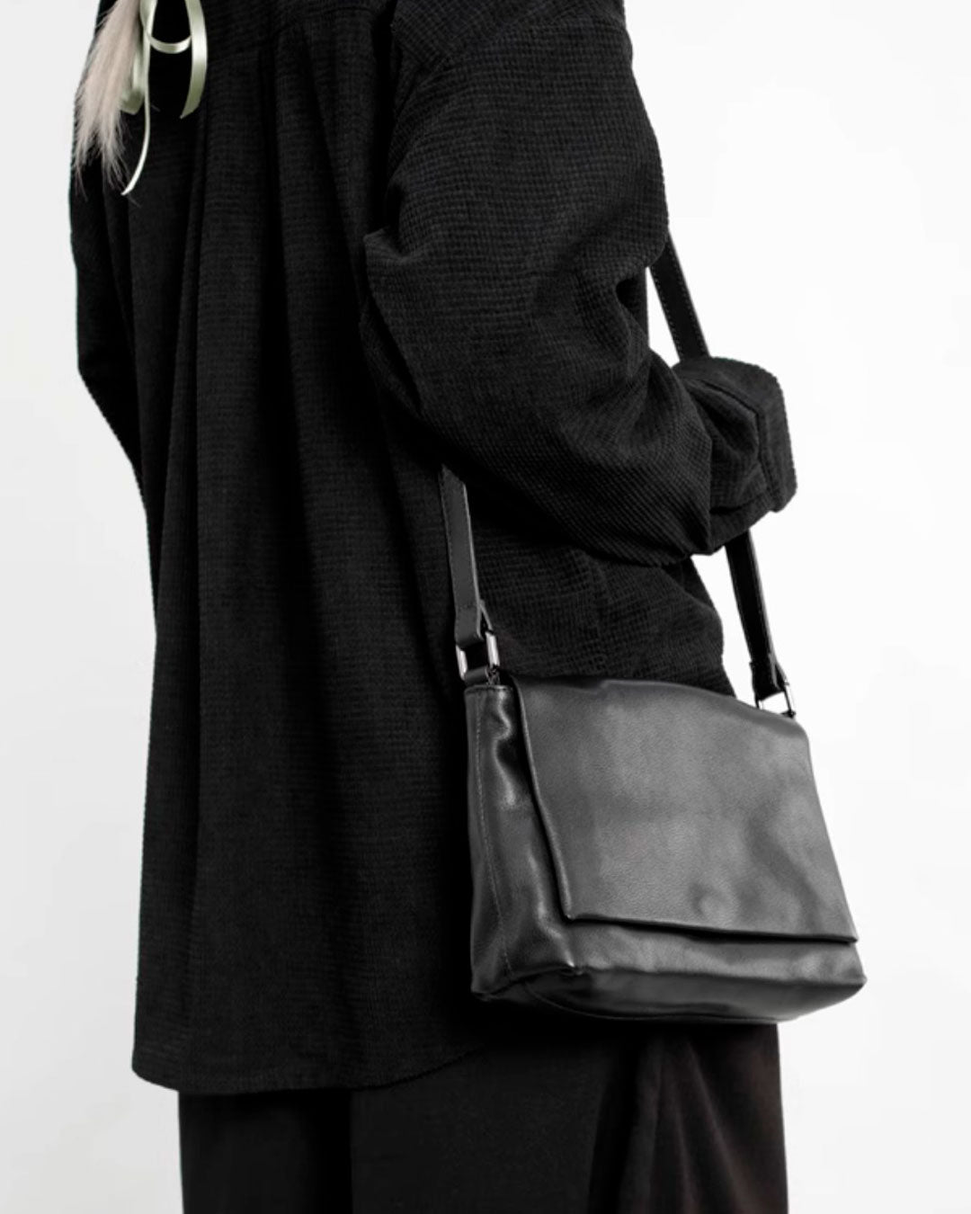 ♤♥LEATHER FLAP SHOULDER BAG – Black Gravity