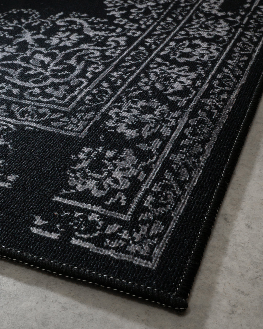 NOIR BAROQUE RUG