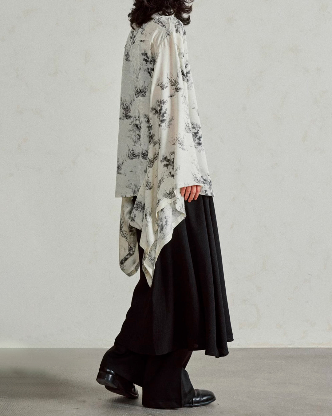 ♠PRINTED WIDE SLEEVE DRAPED SHIRT