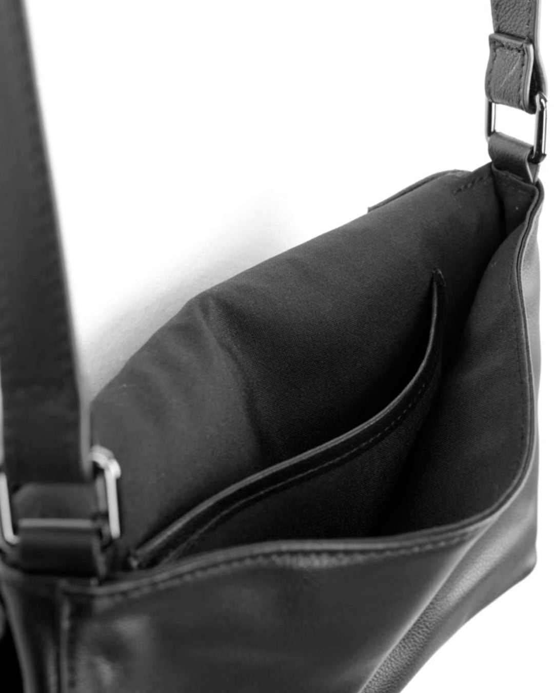 LEATHER FLAP SHOULDER BAG