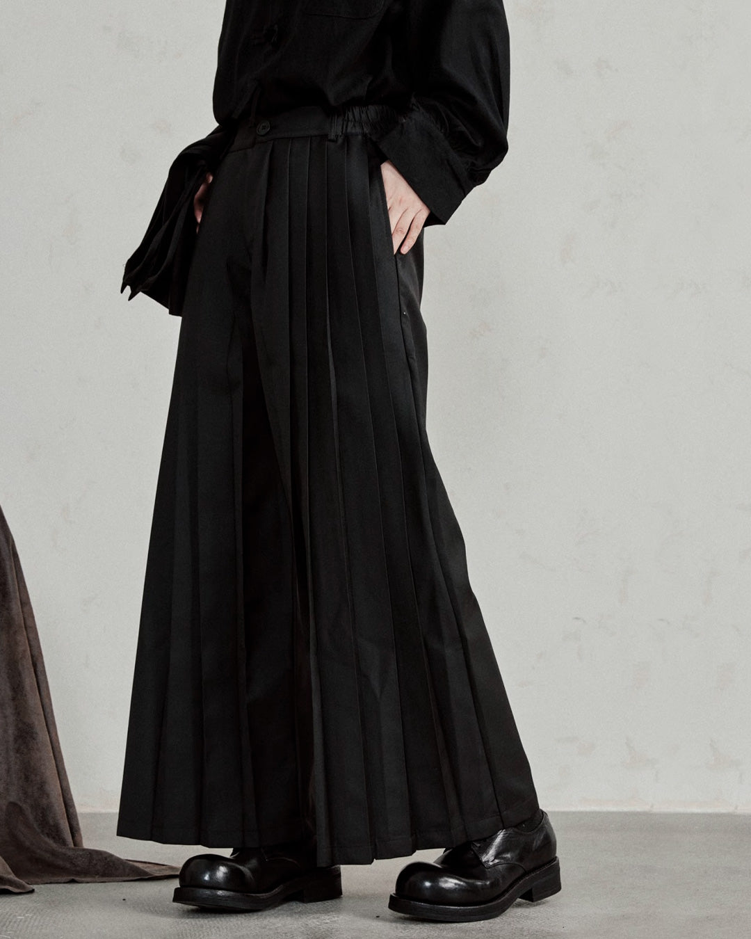 ♠♥ ATTACHING ONE SIDE PLEATS WIDE PANTS