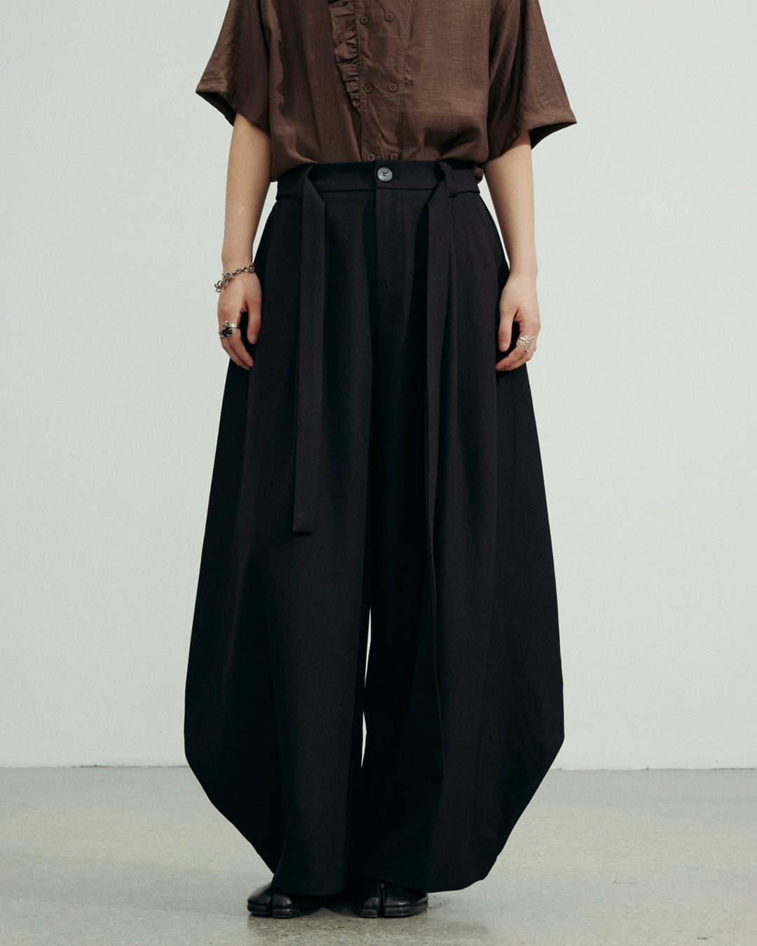 ♠♥ CURVED WIDE TUCK PANTS