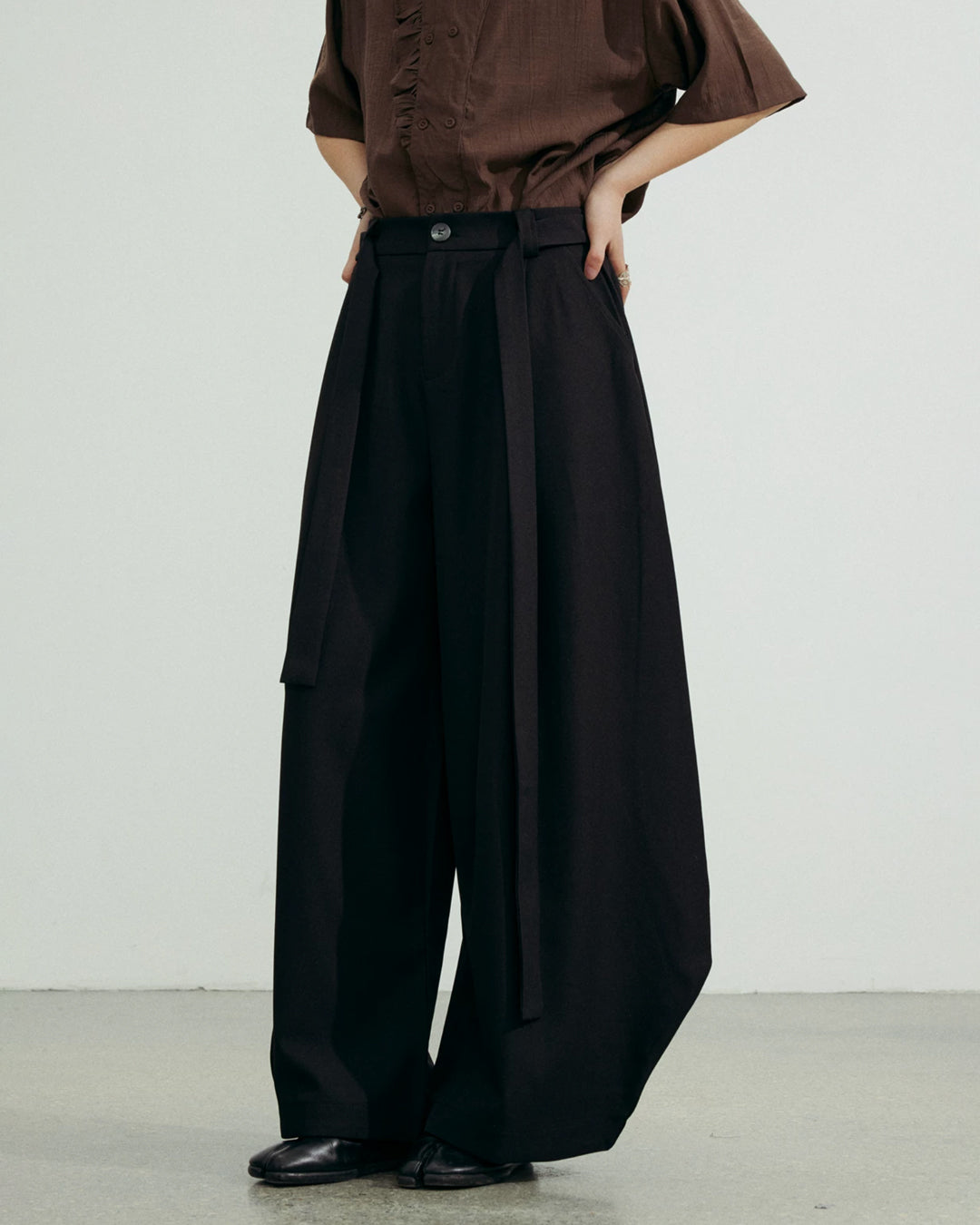 ♠♥ CURVED WIDE TUCK PANTS