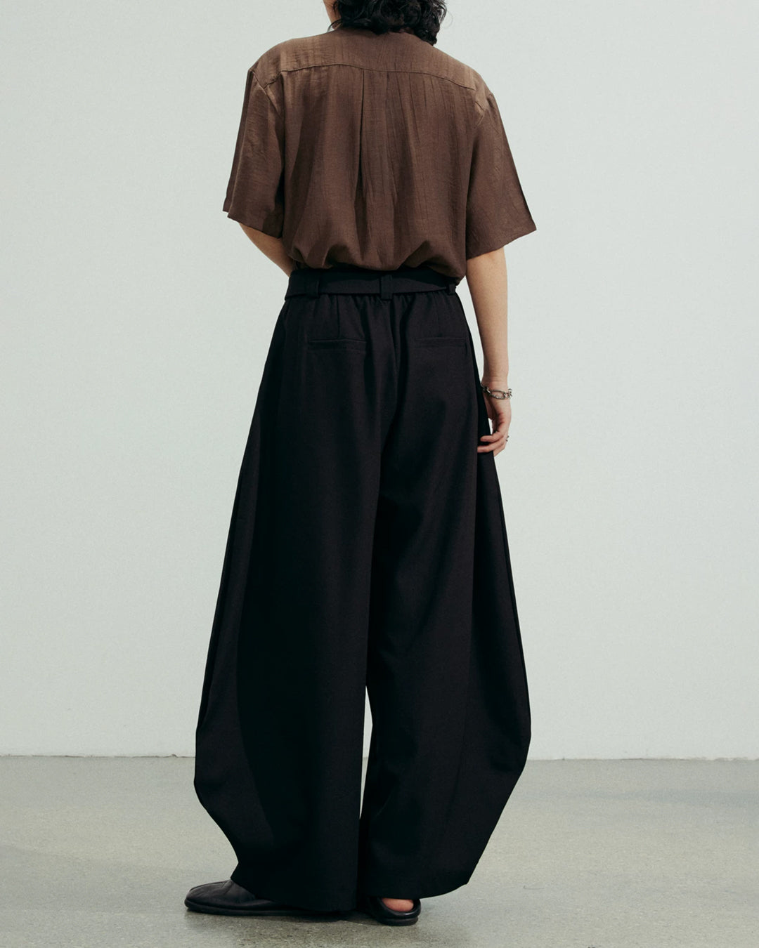 ♠♥ CURVED WIDE TUCK PANTS