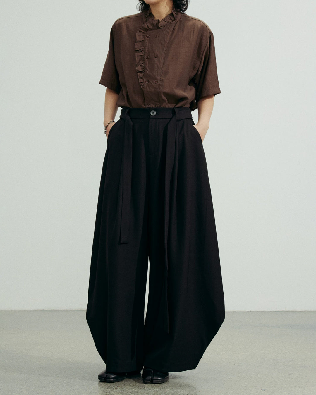 ♠♥ CURVED WIDE TUCK PANTS