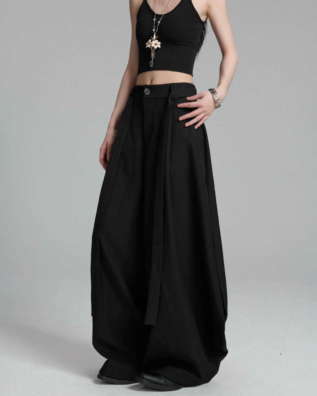 ♠♥ CURVED WIDE TUCK PANTS