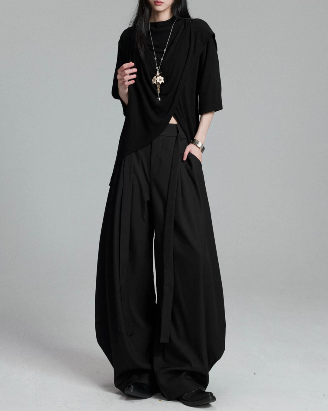 ♠♥ CURVED WIDE TUCK PANTS