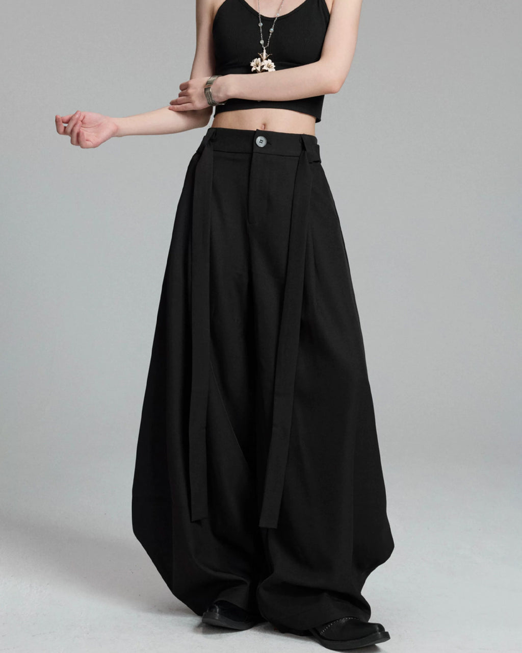♠♥ CURVED WIDE TUCK PANTS