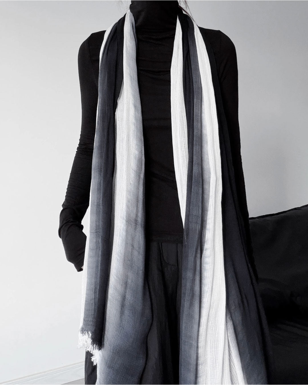 ♤♥AIRY GRADATION STOLE – Black Gravity