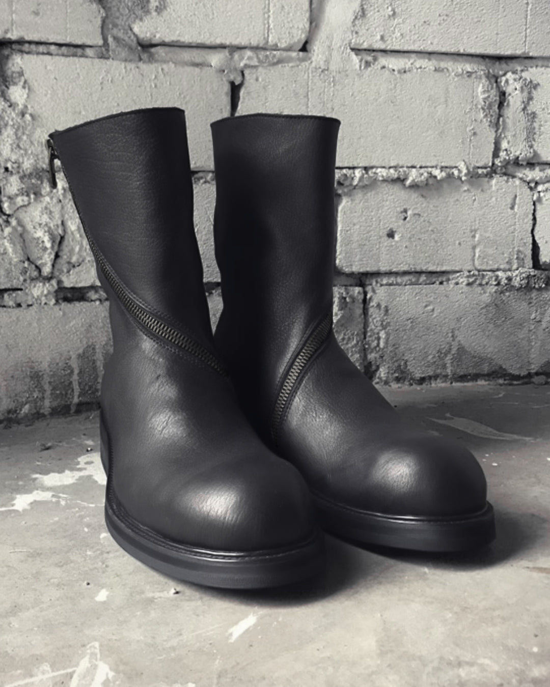 ♠♥ASYMMETRY ZIPPER BOOTS