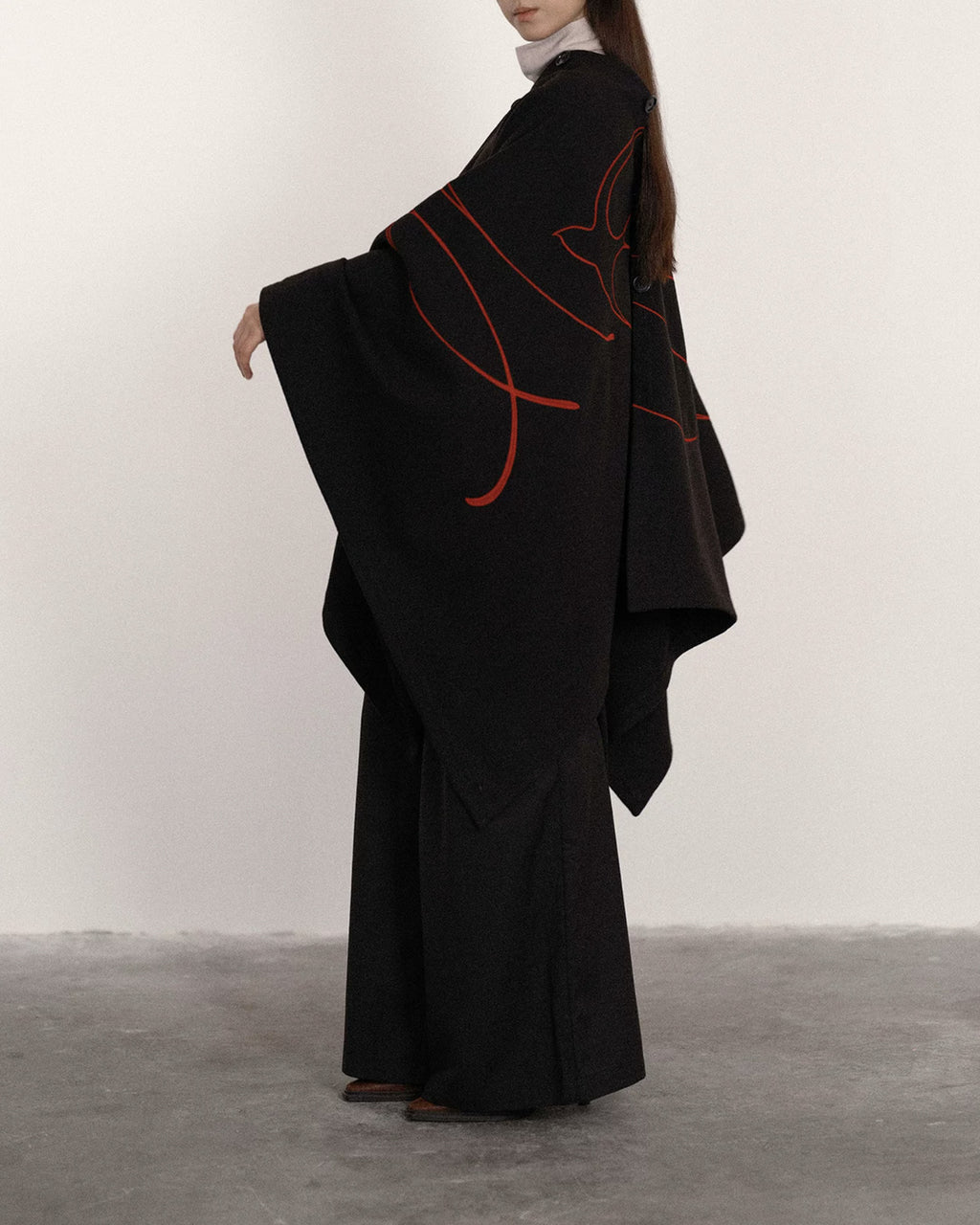 ♥SWALLOW EMBROIDERED MULTI-WAY CAPE