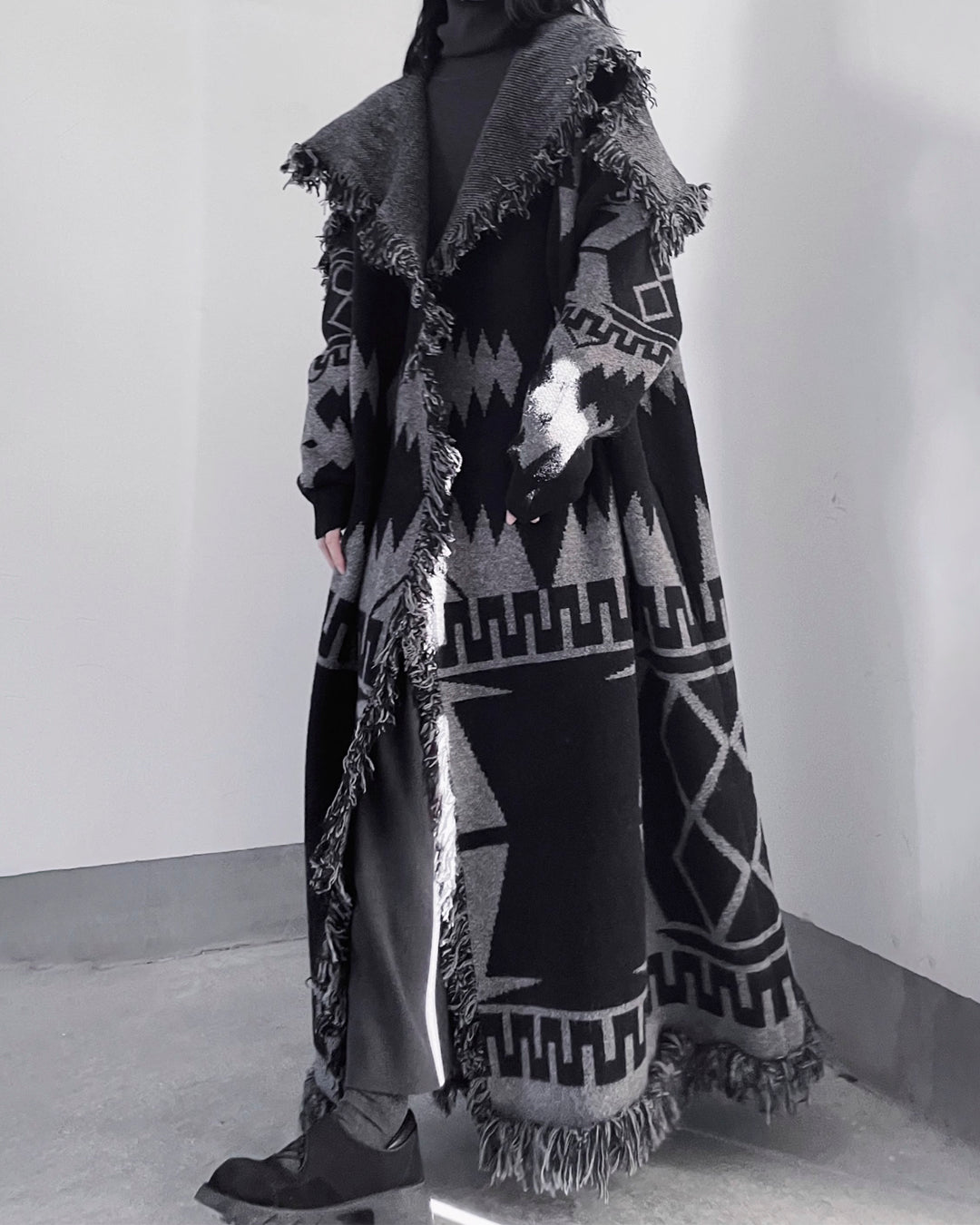 ♥NATIVE PATTERN PONCHO COAT – Black Gravity