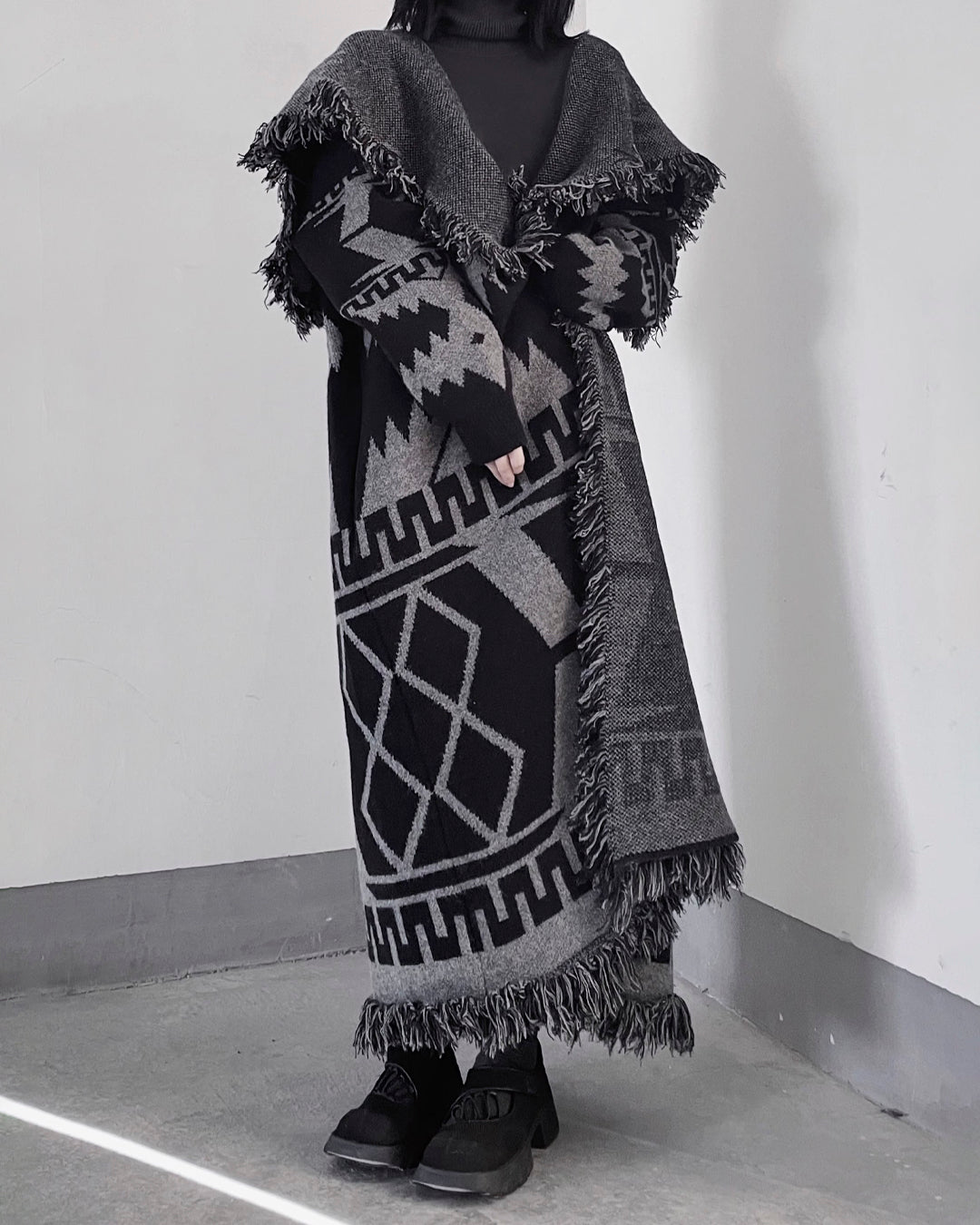 ♥NATIVE PATTERN PONCHO COAT – Black Gravity