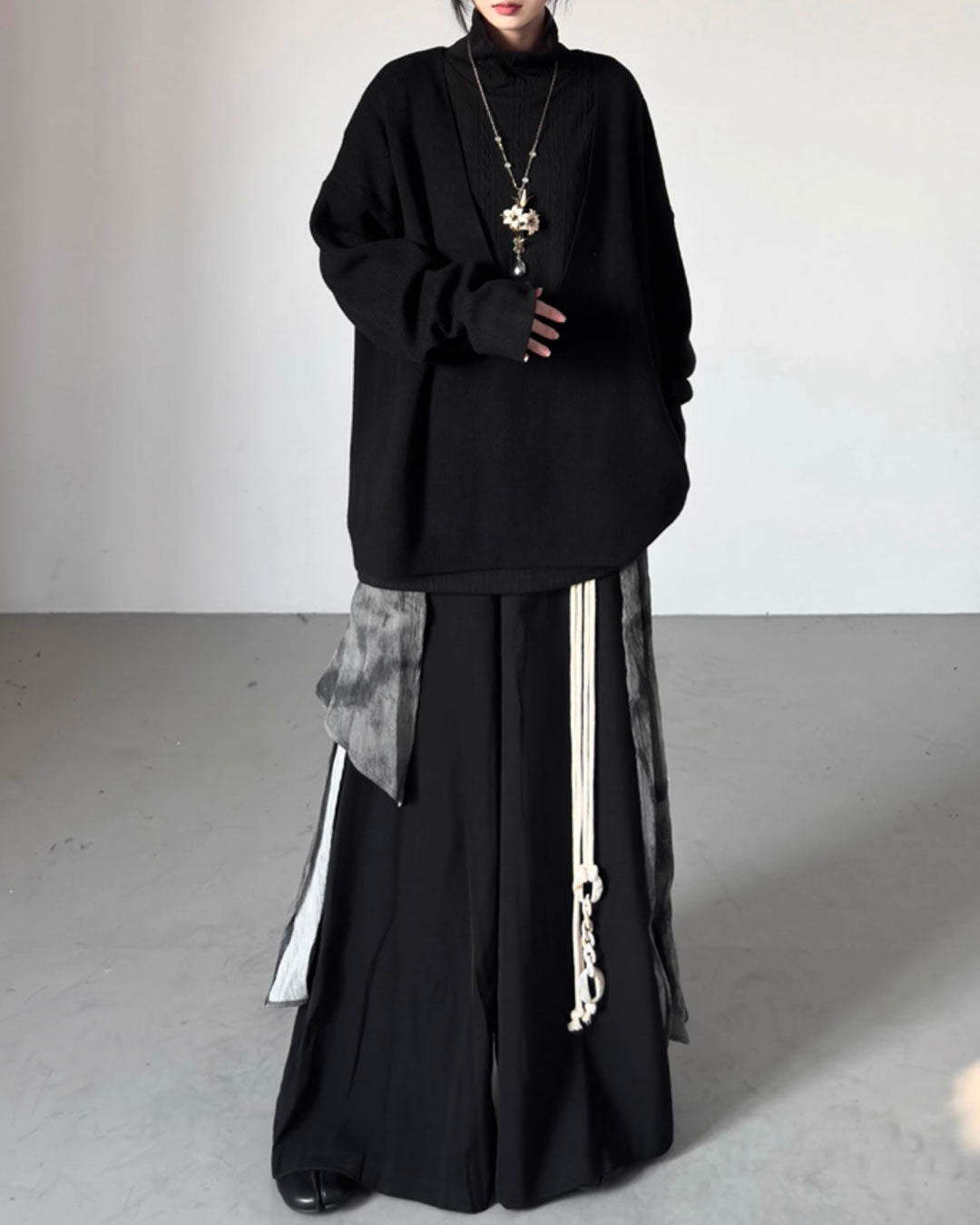 ♥DEEP V-NECK OVERSIZED SWEATER – Black Gravity