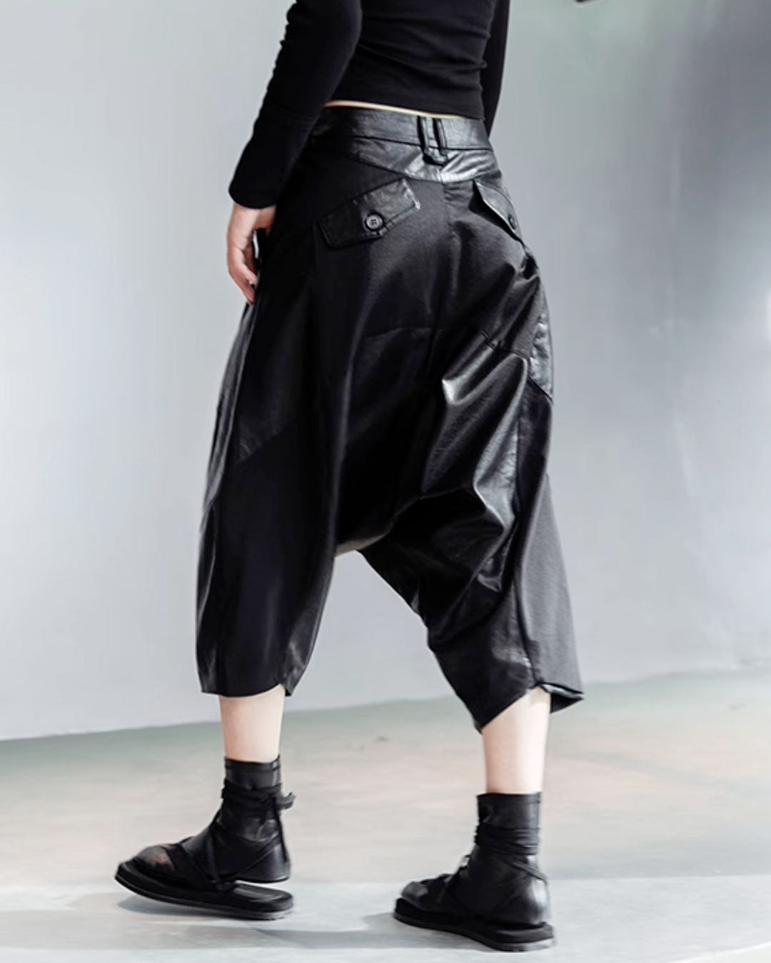 ♥6 QUARTER LENGTH LEATHER SAROUEL PANTS – Black Gravity