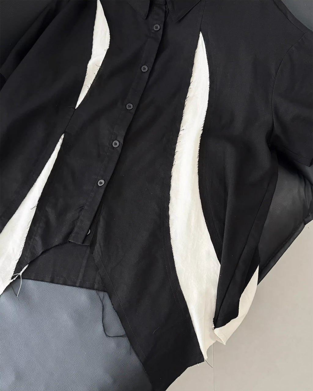 ♥RAW EDGE DRAPE PANEL SHIRT