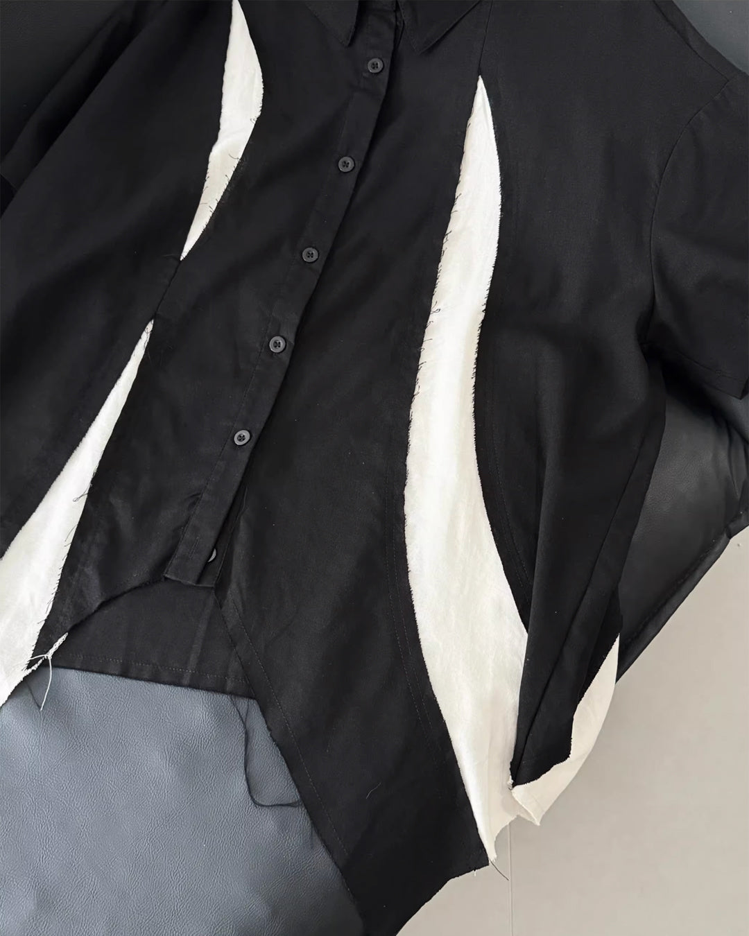 ♥RAW EDGE DRAPE PANEL SHIRT