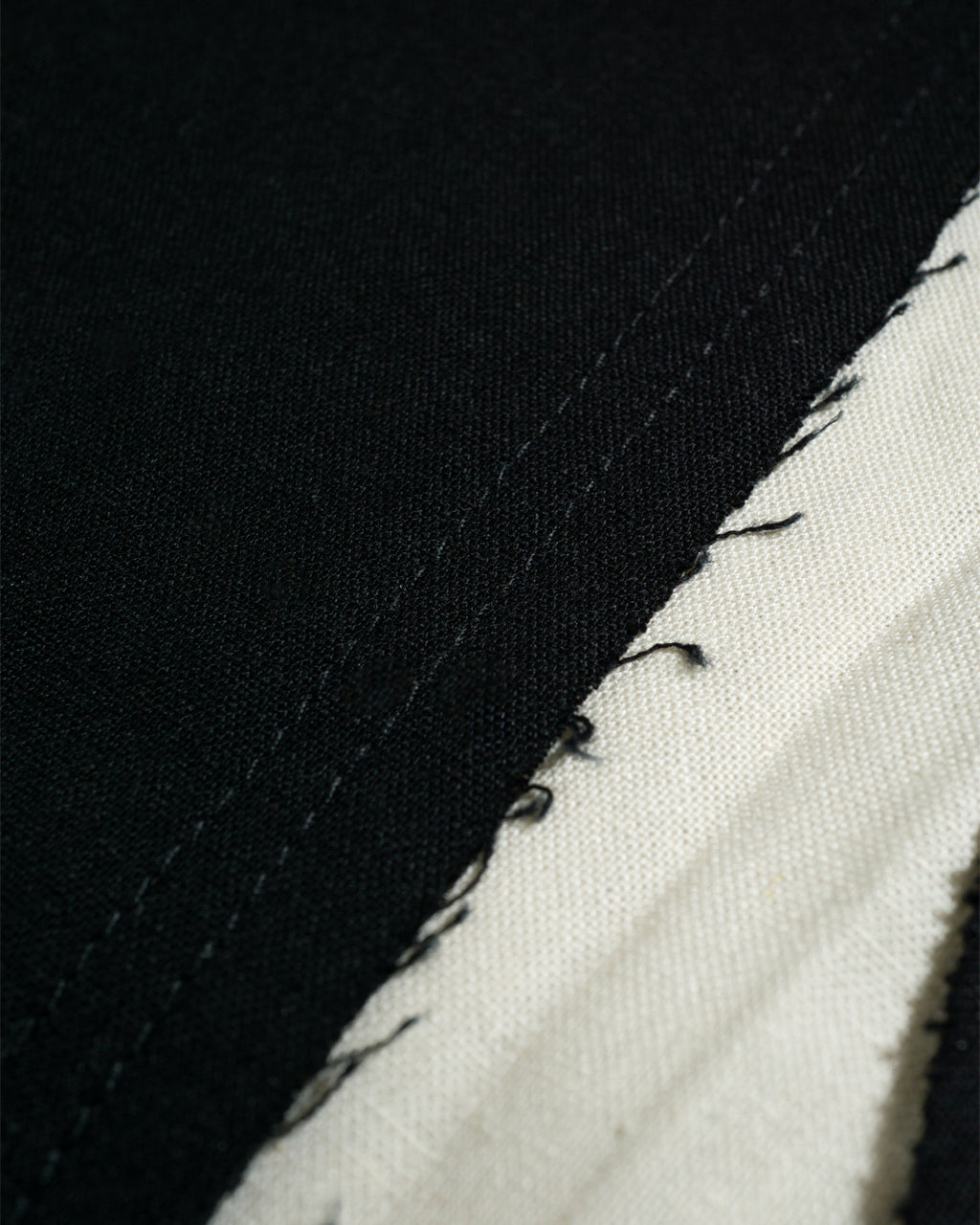 ♥RAW EDGE DRAPE PANEL SHIRT