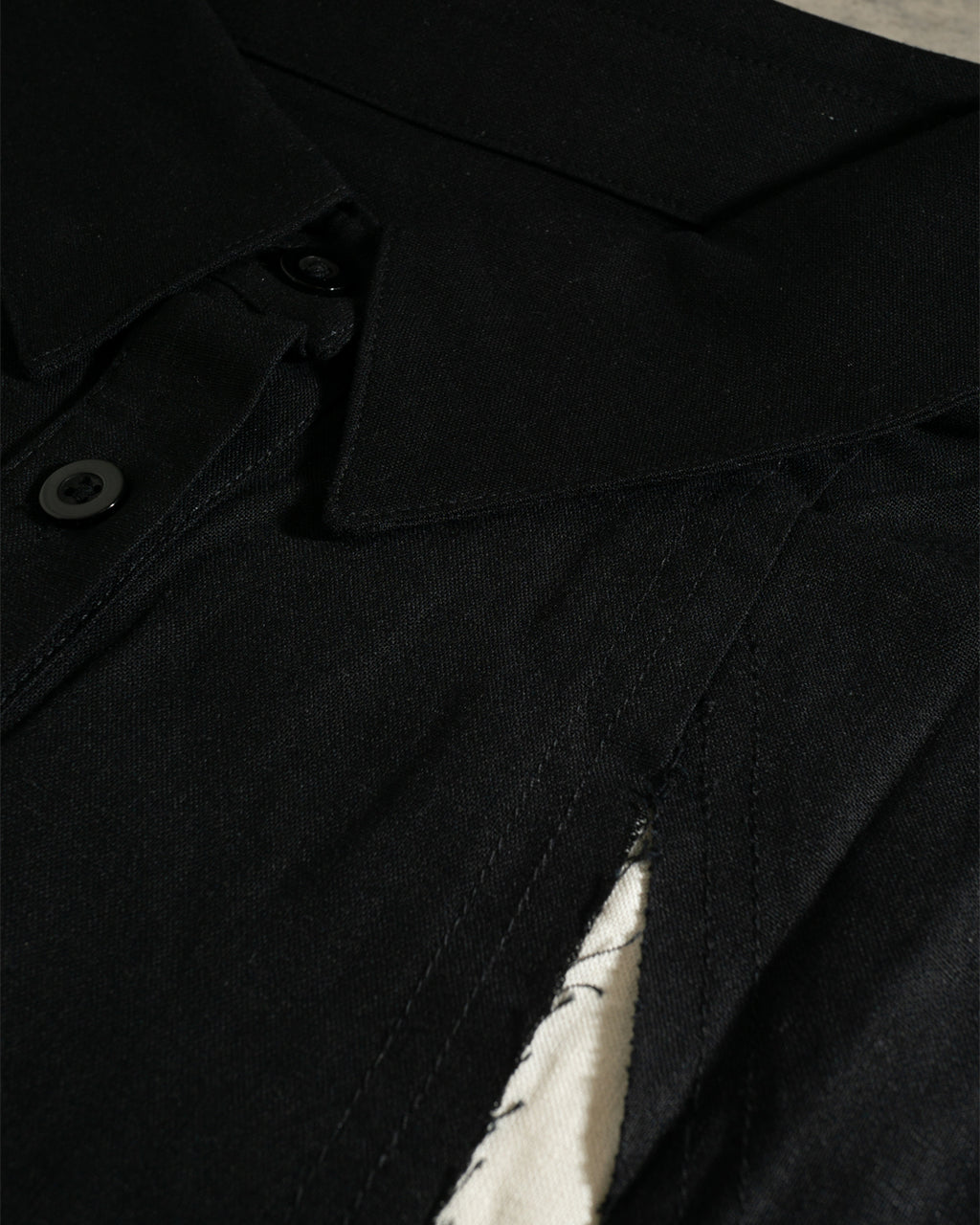 ♥RAW EDGE DRAPE PANEL SHIRT