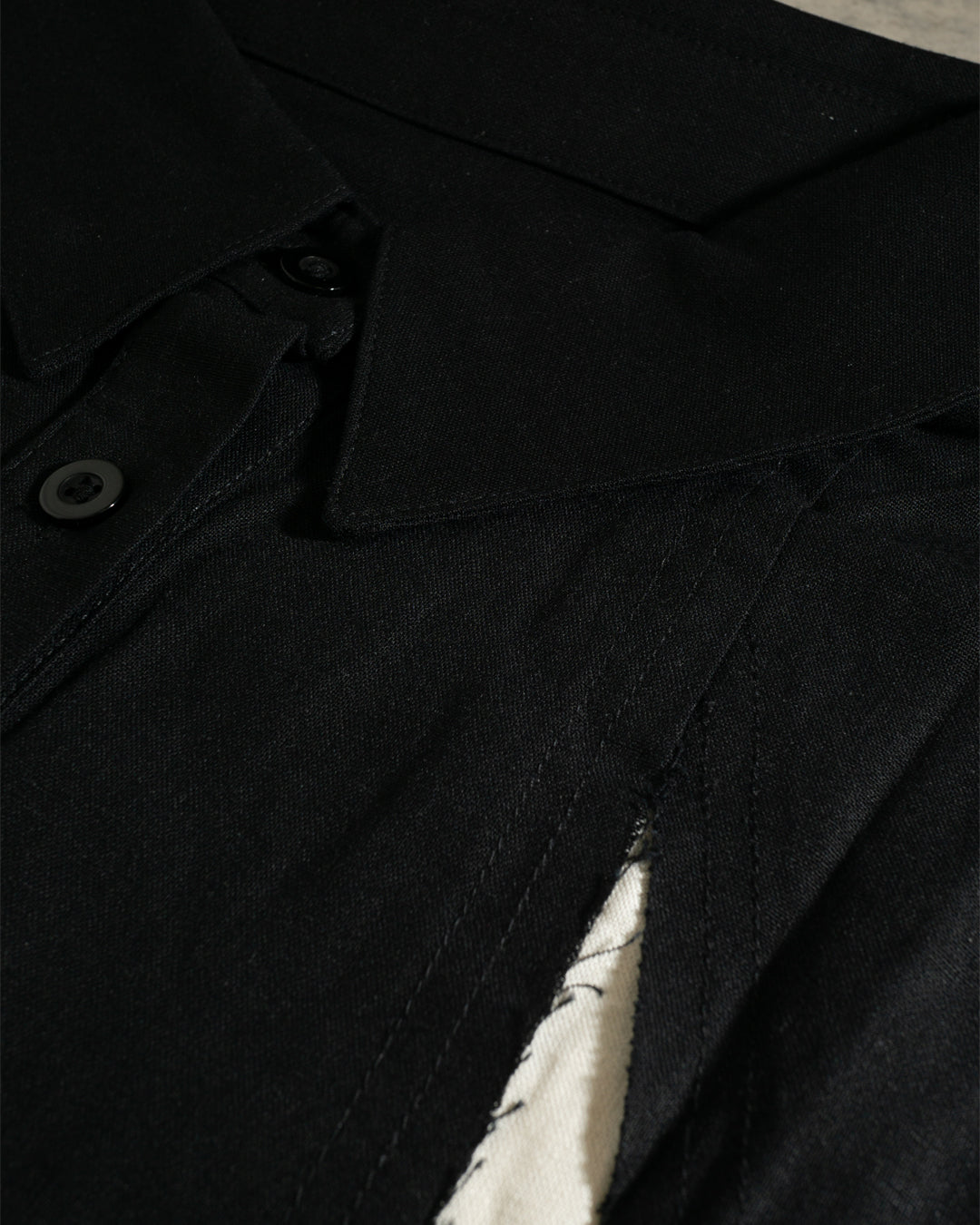 ♥RAW EDGE DRAPE PANEL SHIRT