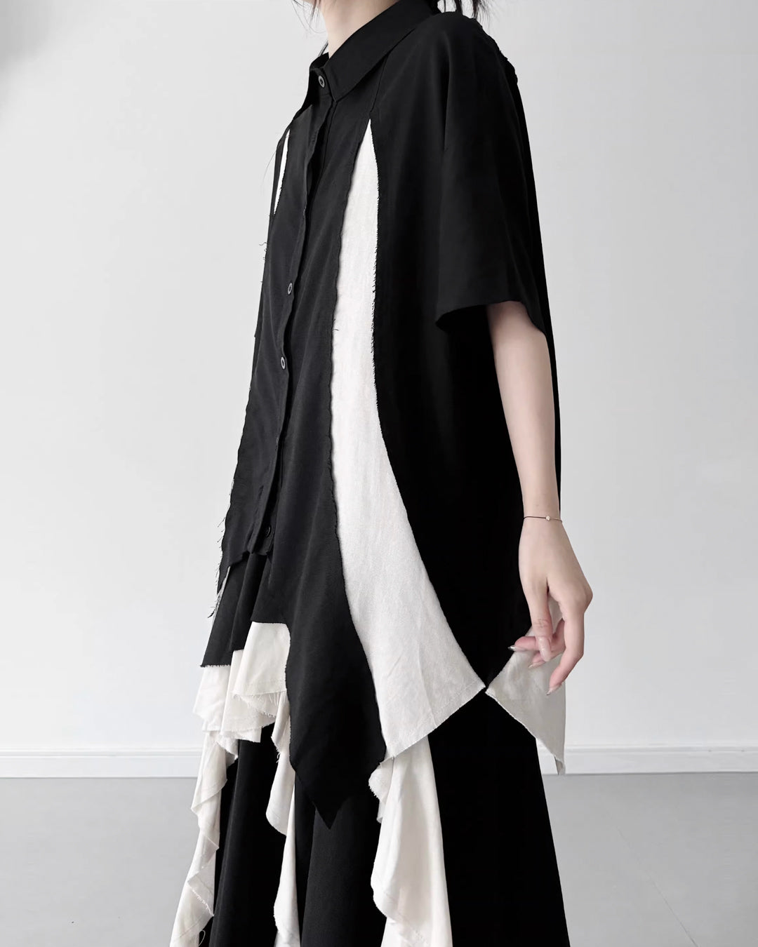 ♥RAW EDGE DRAPE PANEL SHIRT