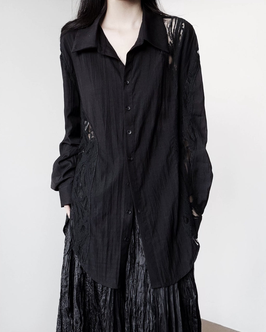 ♥CURVED LACE PANEL LONG SHIRT
