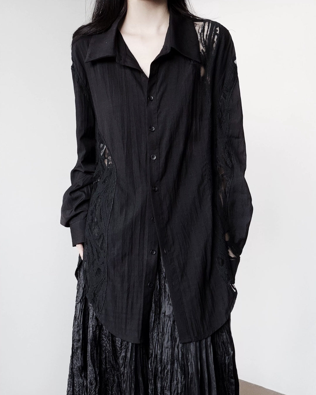 ♥CURVED LACE PANEL LONG SHIRT