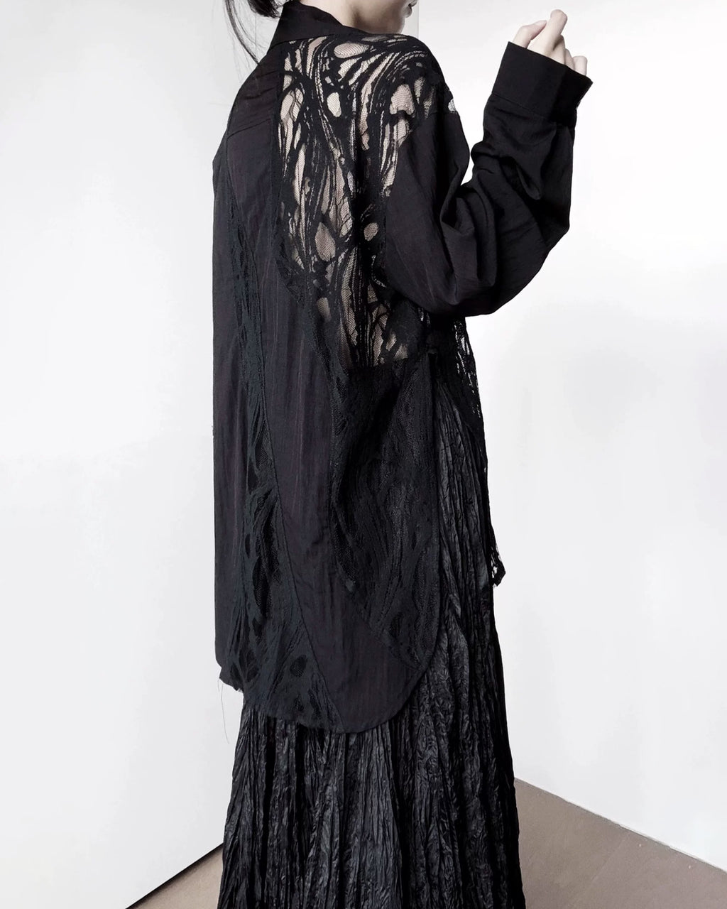 ♥CURVED LACE PANEL LONG SHIRT