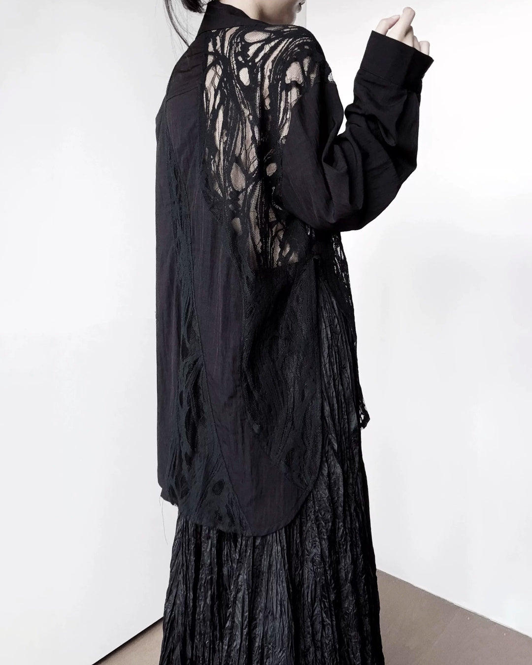 ♥CURVED LACE PANEL LONG SHIRT