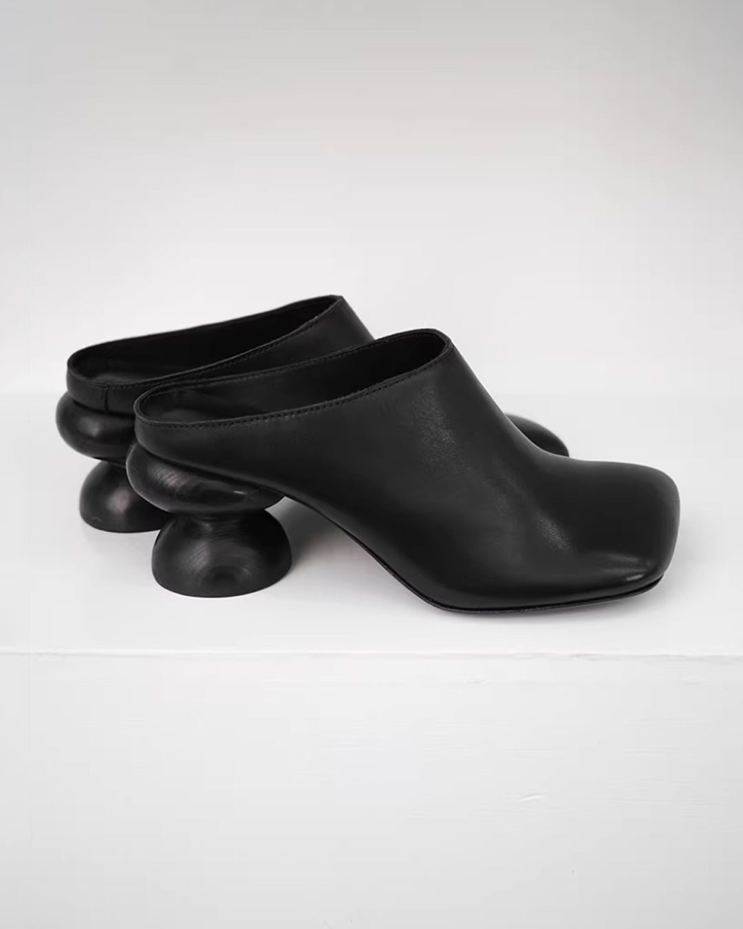 ♥SPHERE HEEL SQUARE LEATHER MULE – Black Gravity