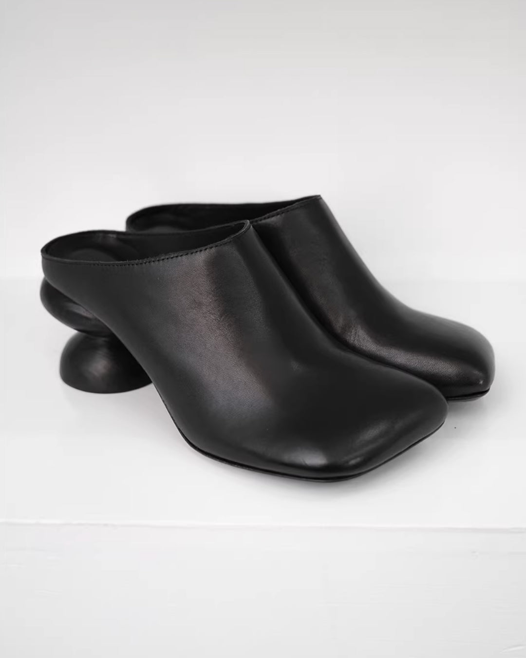 ♥SPHERE HEEL SQUARE LEATHER MULE – Black Gravity
