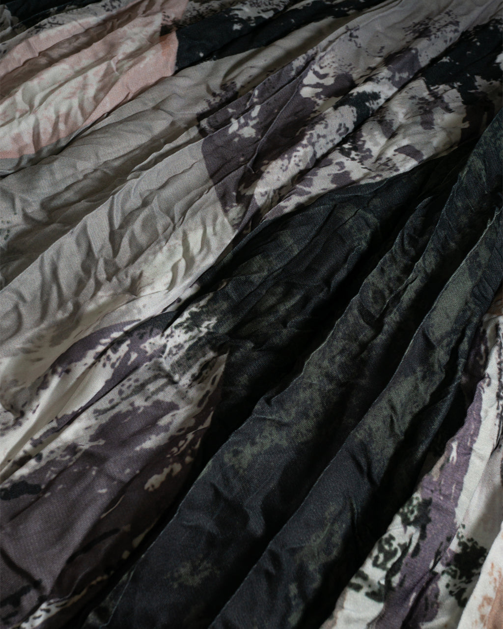 ♥ABSTRACT PRINT CRUSHED FLARED SKIRT