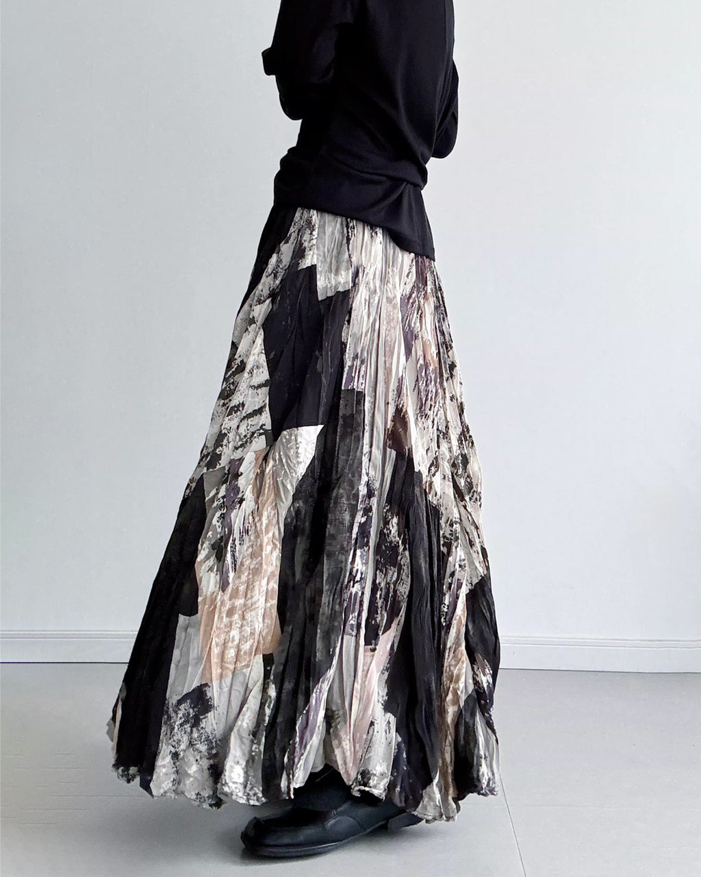 ♥ABSTRACT PRINT CRUSHED FLARED SKIRT