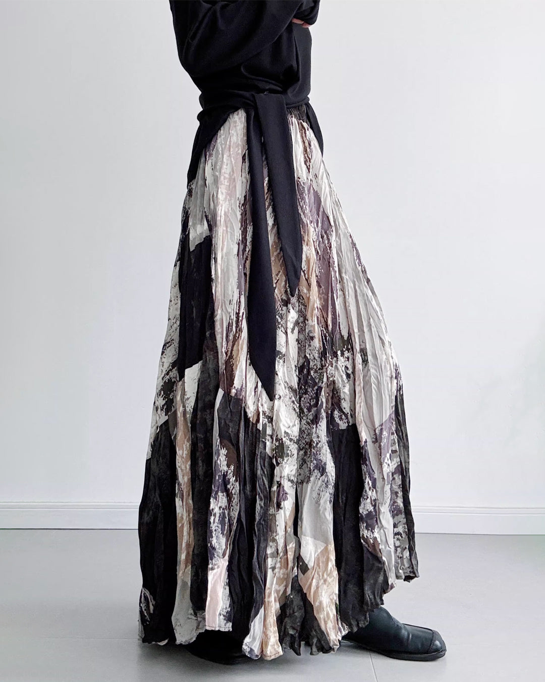 ♥ABSTRACT PRINT CRUSHED FLARED SKIRT