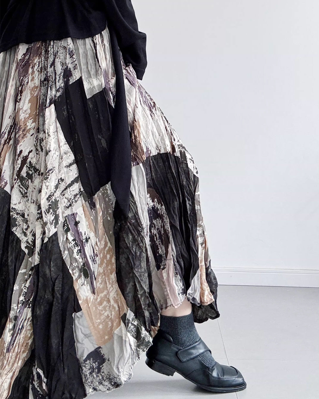 ♥ABSTRACT PRINT CRUSHED FLARED SKIRT