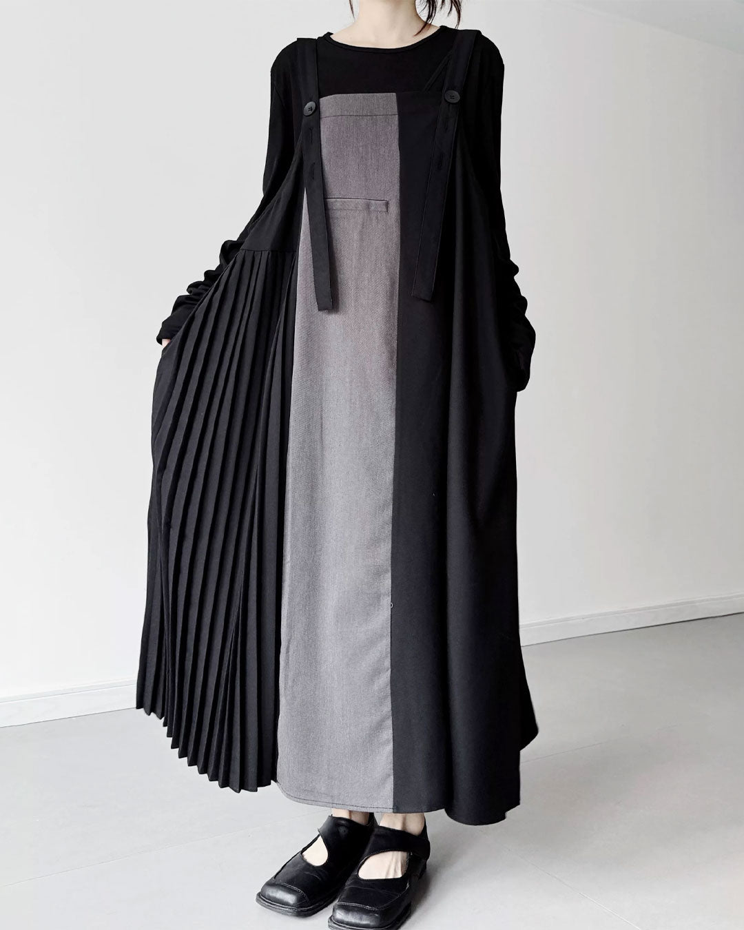 ♥TWO-TONE PLEATED SUSPENDER DRESS