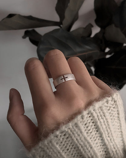 ♠♥CROSS HOLLOW RING