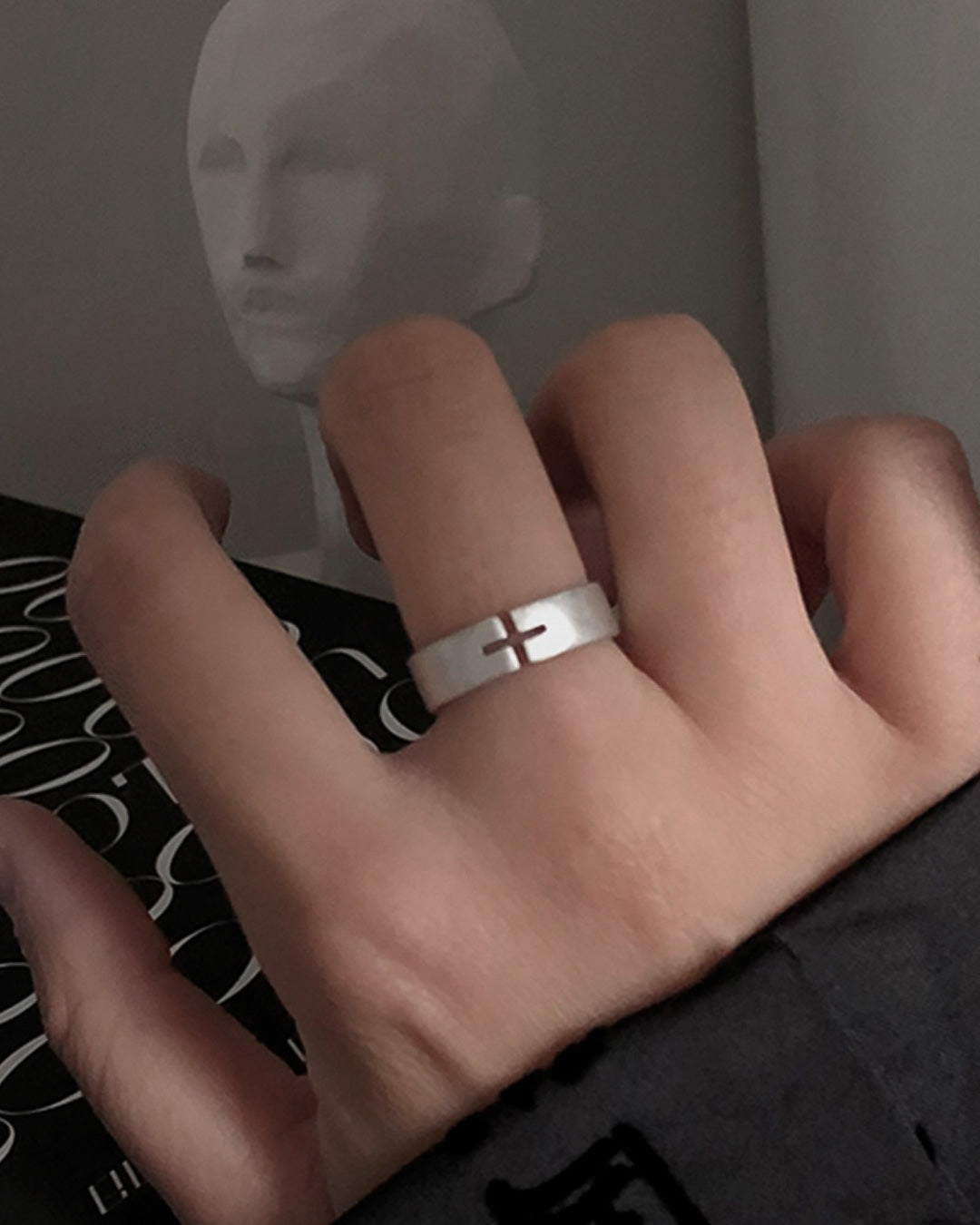 ♠♥CROSS HOLLOW RING